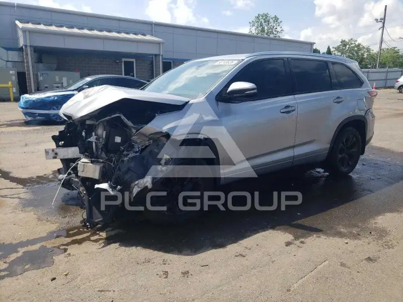 2016 Toyota Highlander photo