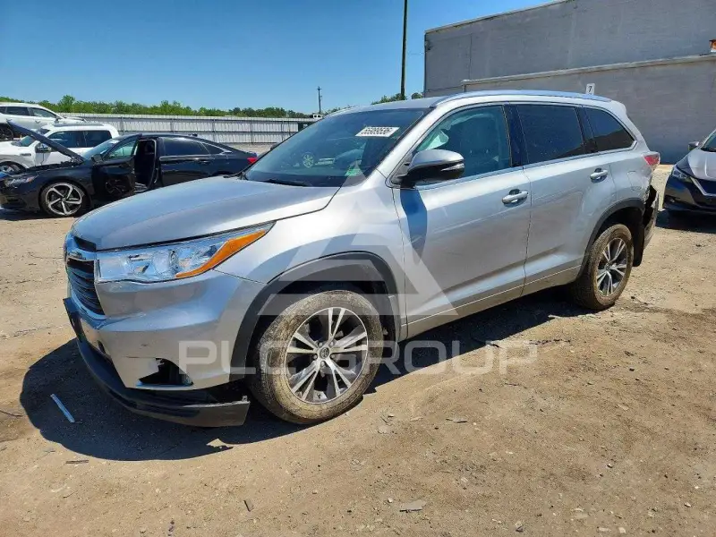 2016 Toyota Highlander photo