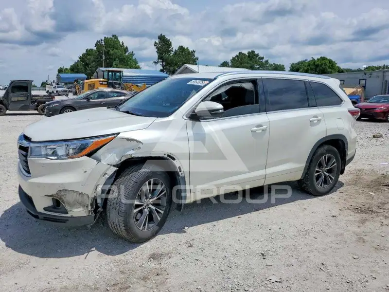 2016 Toyota Highlander photo
