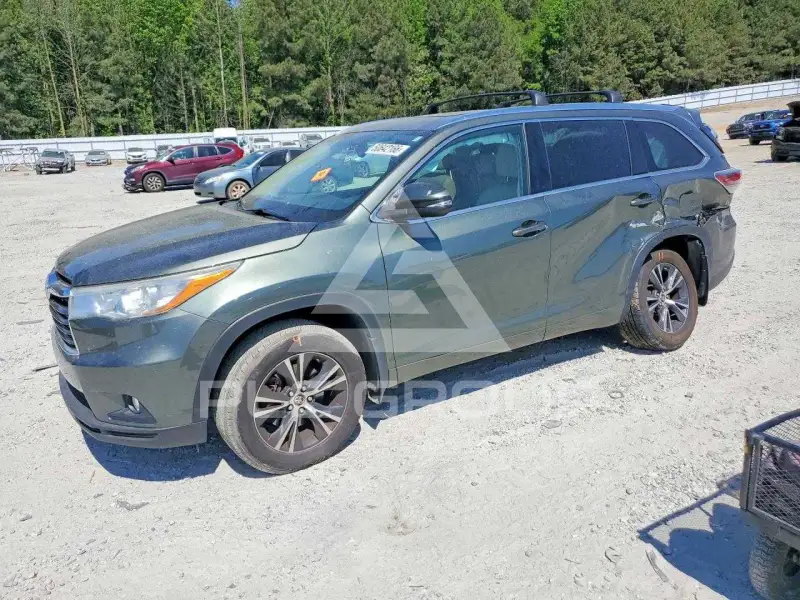 2016 Toyota Highlander photo