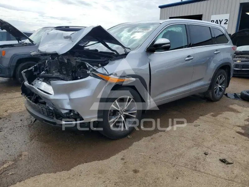 2016 Toyota Highlander photo
