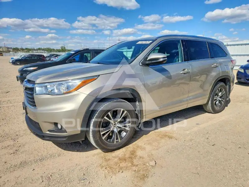 2016 Toyota Highlander photo