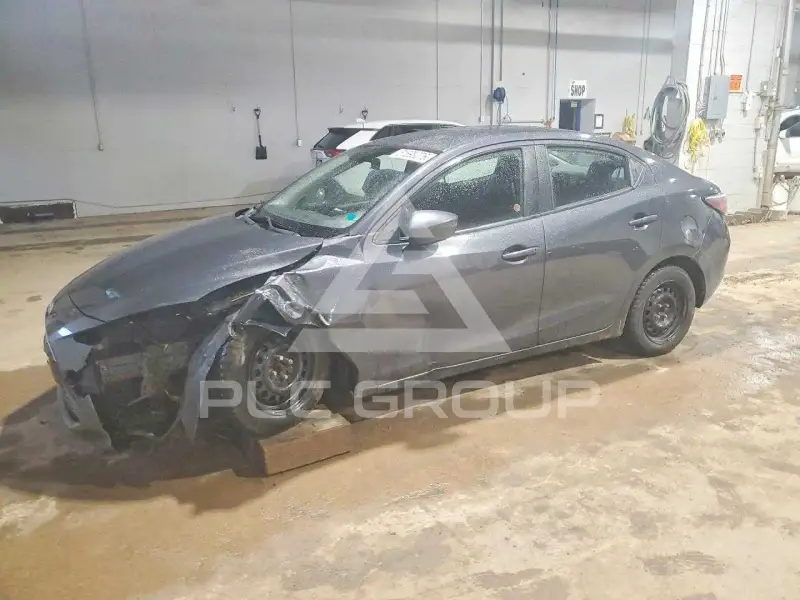 2016 Toyota YARIS photo