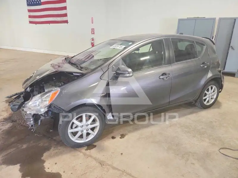 2016 Toyota PRIUS фото
