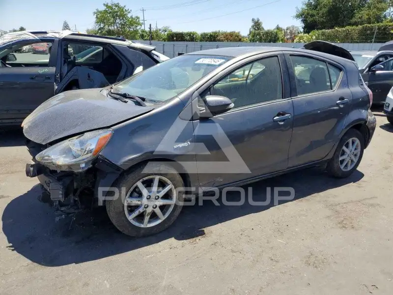 2016 Toyota PRIUS фото