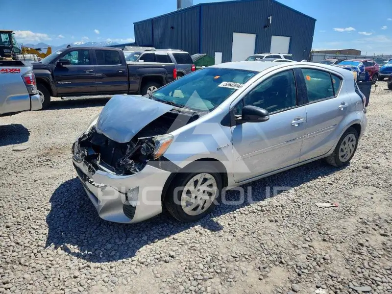 2016 Toyota PRIUS фото