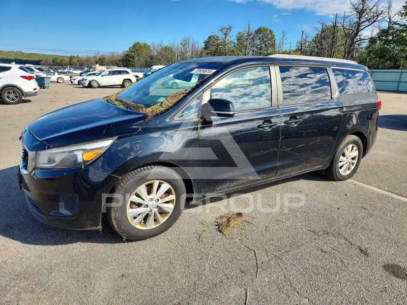 2016 KIA Sedona photo