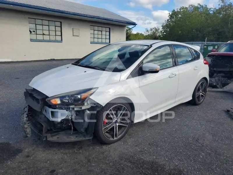 2016 Ford FOCUS photo