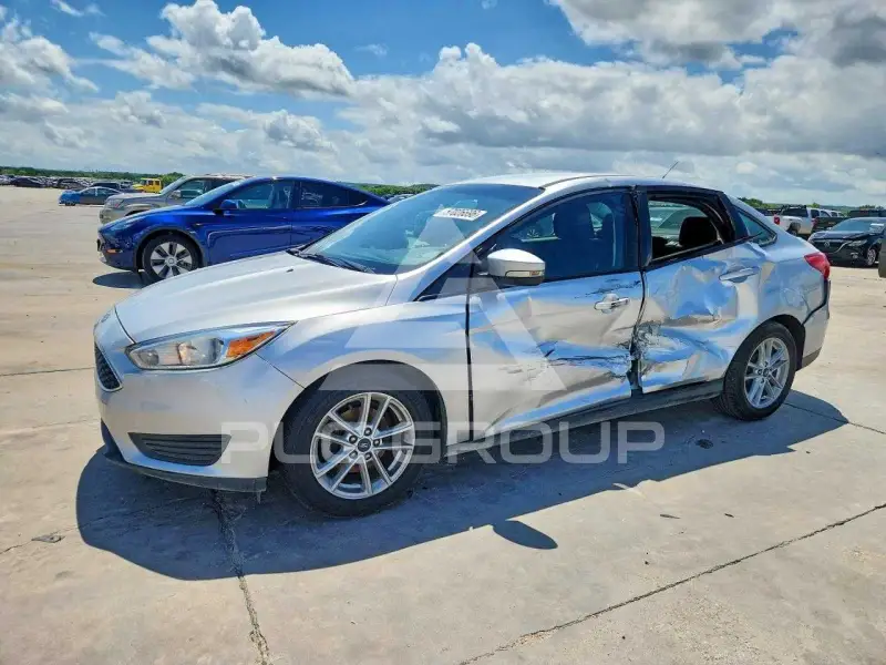 2016 Ford FOCUS photo