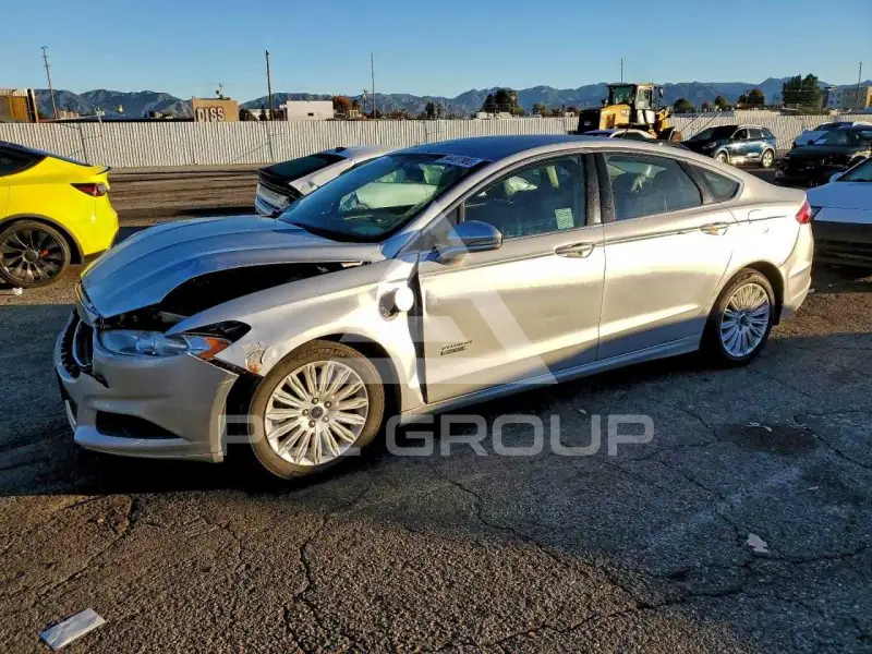2016 Ford FUSION фото