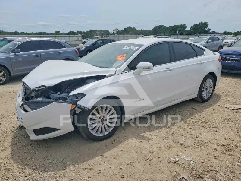 2016 Ford FUSION фото