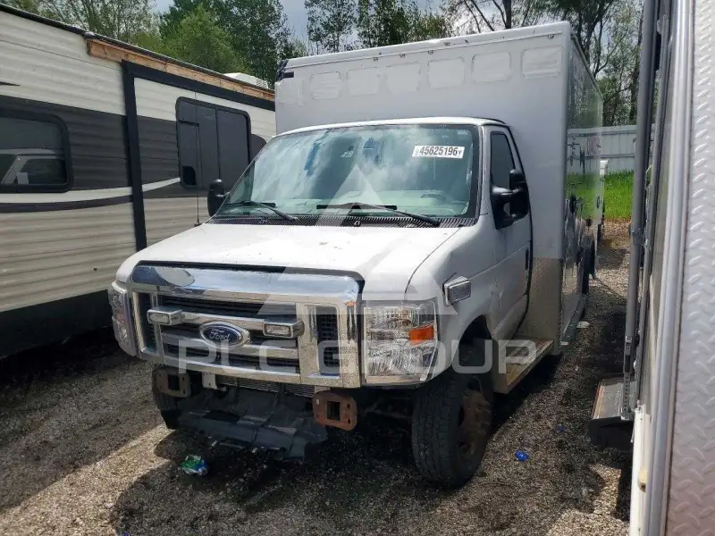 2016 Ford E-450 фото