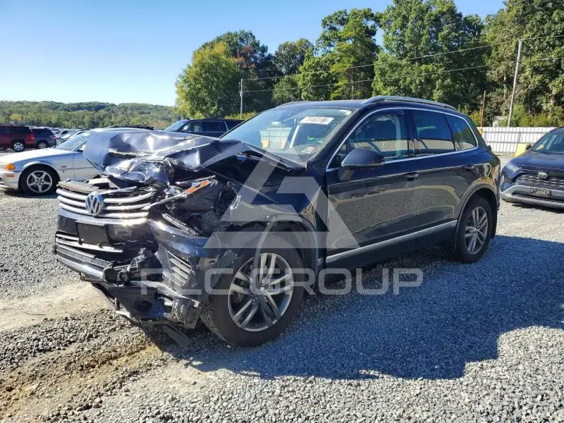 2016 Volkswagen Touareg photo