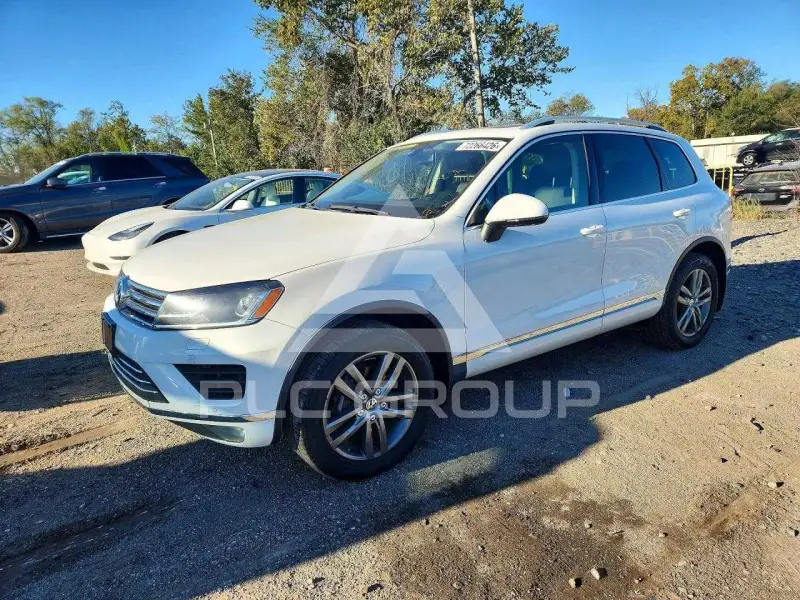 2016 Volkswagen Touareg photo