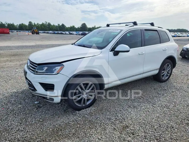 2016 Volkswagen Touareg photo