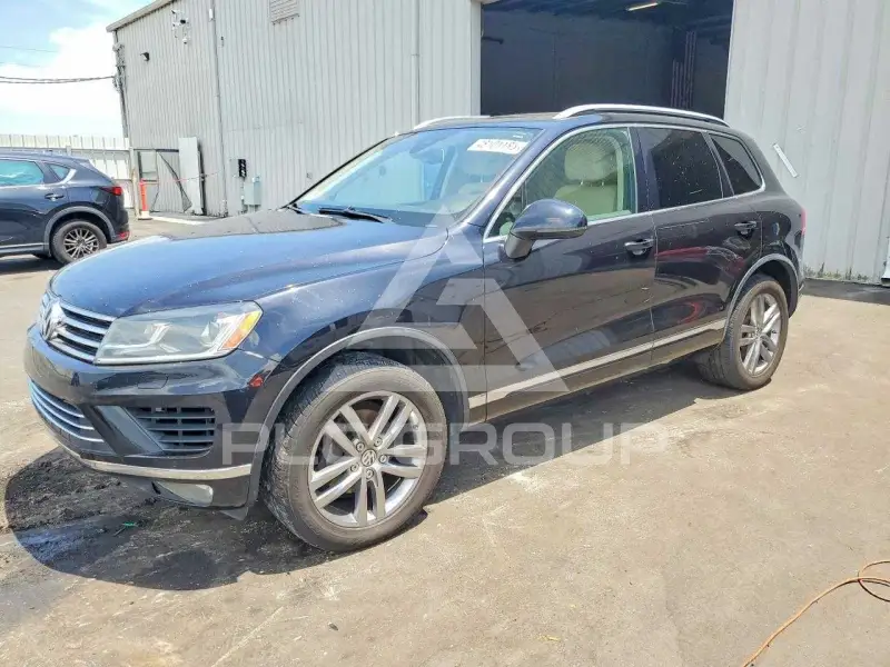 2016 Volkswagen Touareg photo