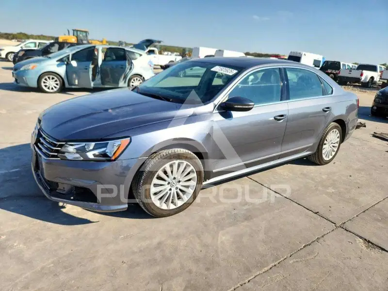 2016 Volkswagen Passat photo