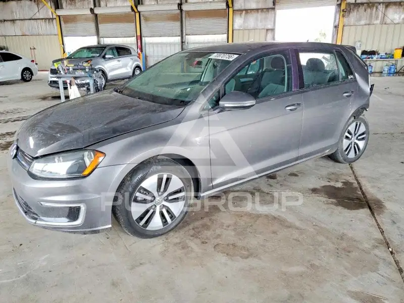 2016 Volkswagen GOLF photo