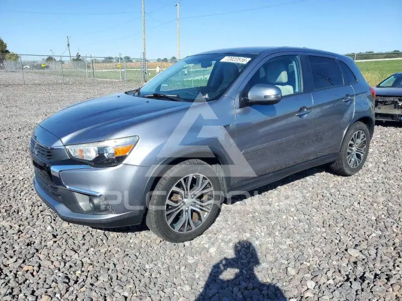 2017 Mitsubishi OUTLANDER photo