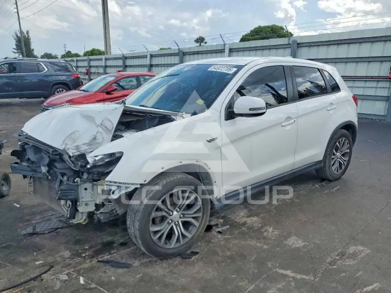 2017 Mitsubishi OUTLANDER фото