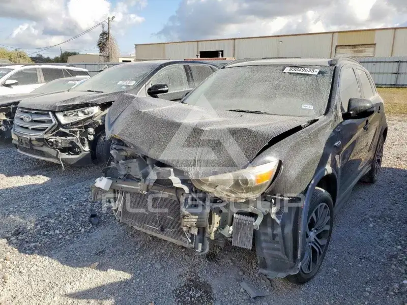 2017 Mitsubishi OUTLANDER photo