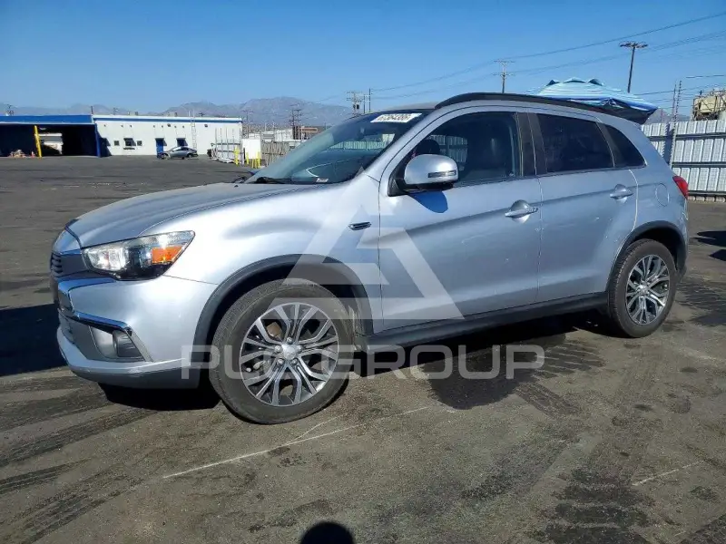 2017 Mitsubishi OUTLANDER photo