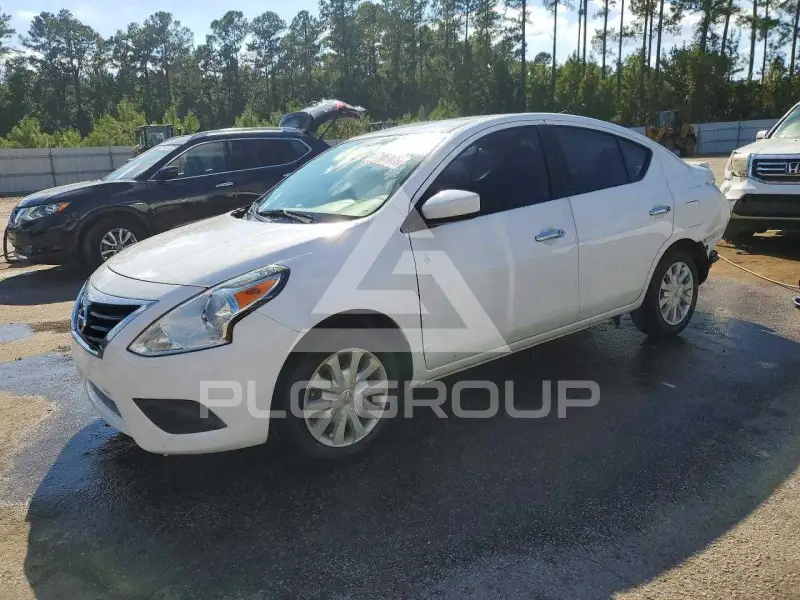 2017 Nissan VERSA photo
