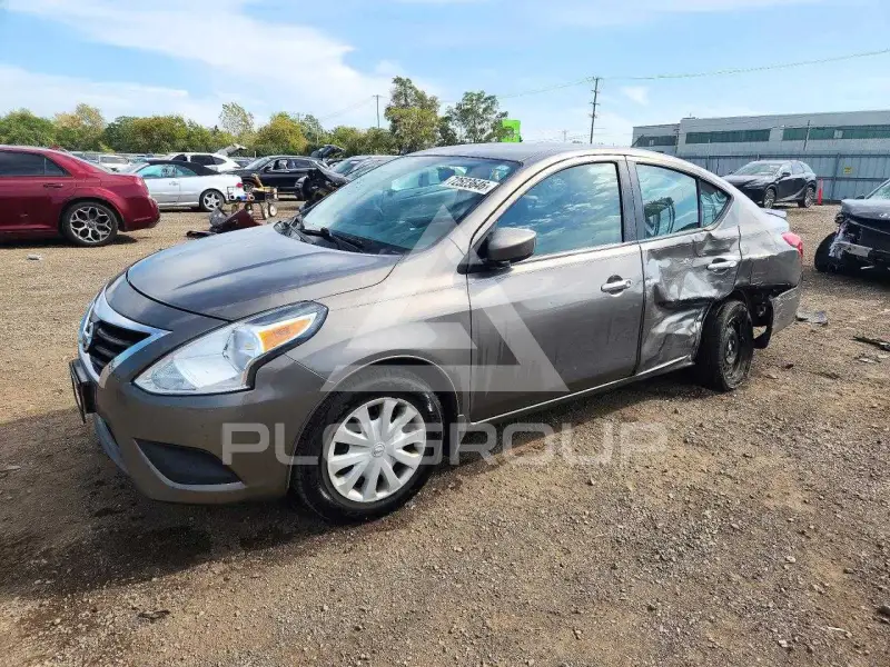 2017 Nissan VERSA фото