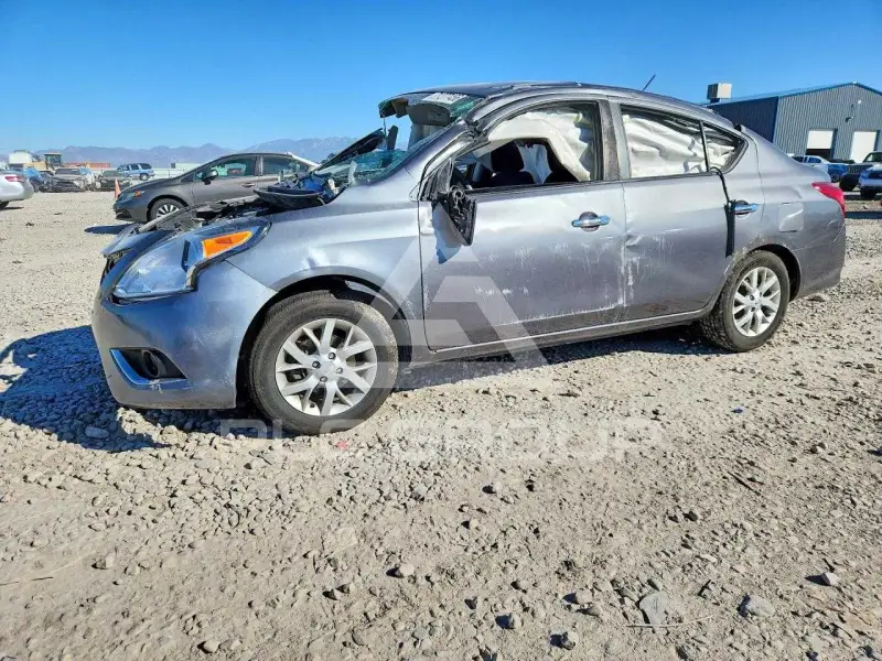 2017 Nissan VERSA фото