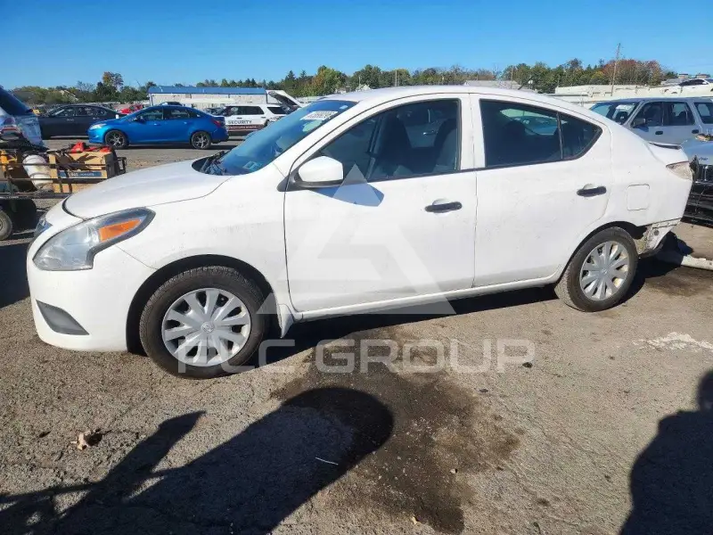 2017 Nissan VERSA фото