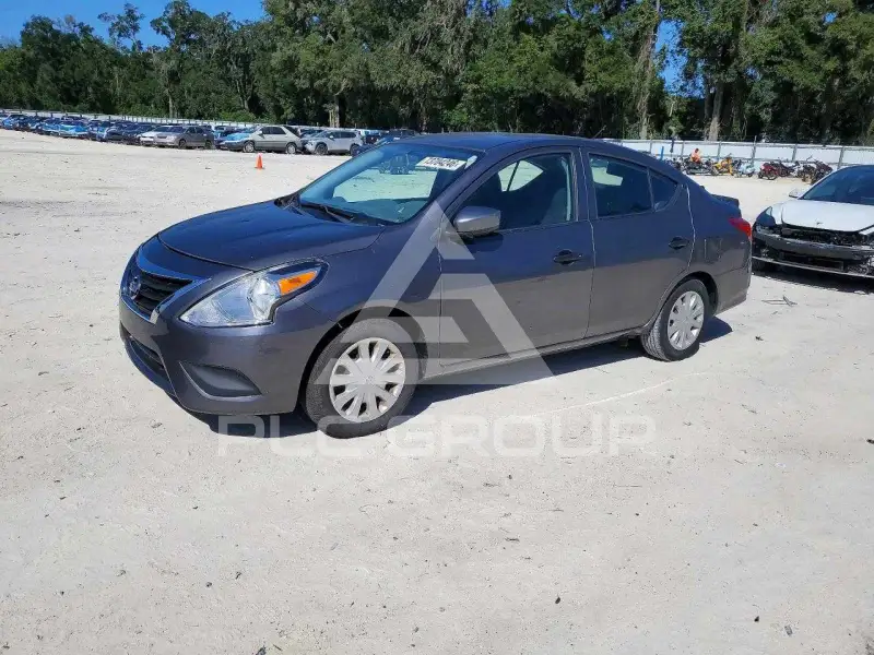 2017 Nissan VERSA photo