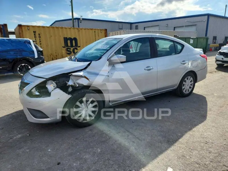 2017 Nissan VERSA photo