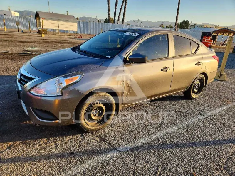 2017 Nissan VERSA photo
