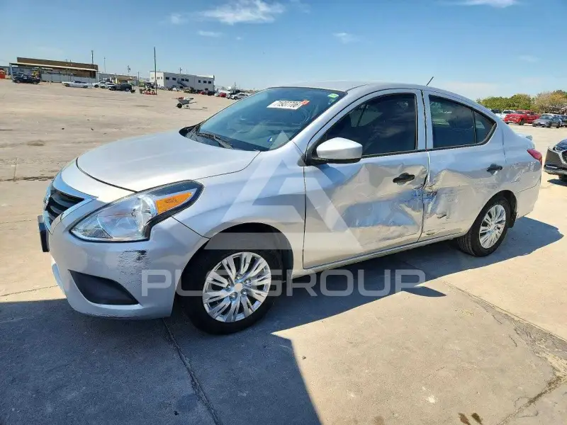 2017 Nissan VERSA photo