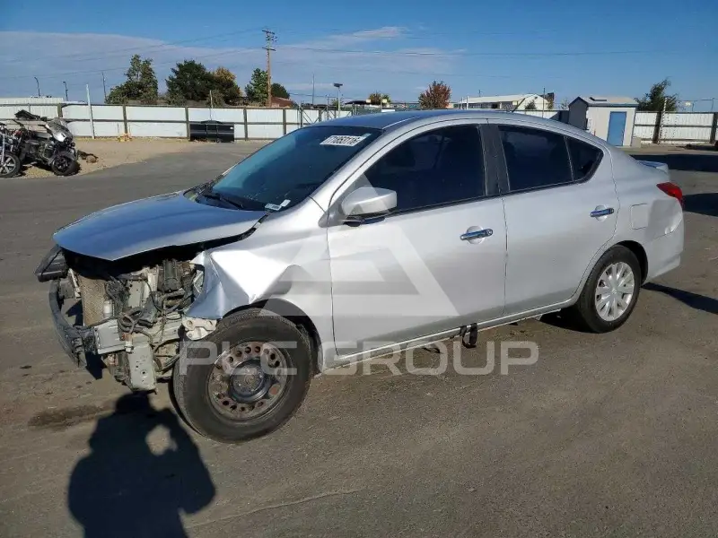 2017 Nissan VERSA фото