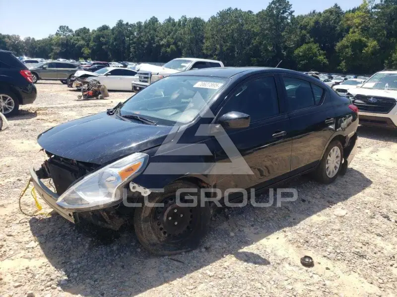 2017 Nissan VERSA фото