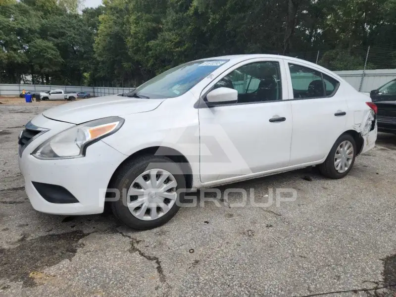 2017 Nissan VERSA фото