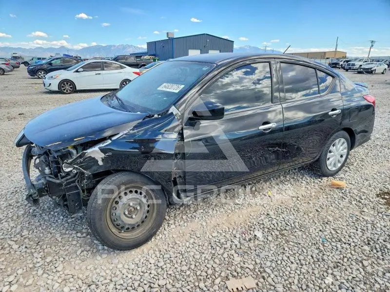 2017 Nissan VERSA photo