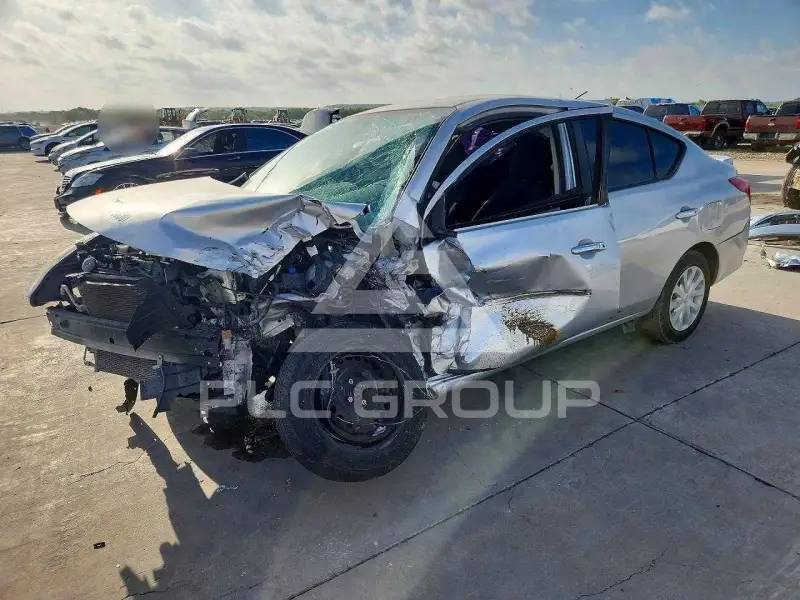 2017 Nissan VERSA photo