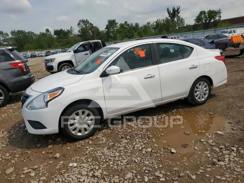 2017 Nissan VERSA фото