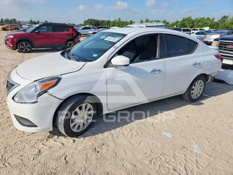 2017 Nissan VERSA фото