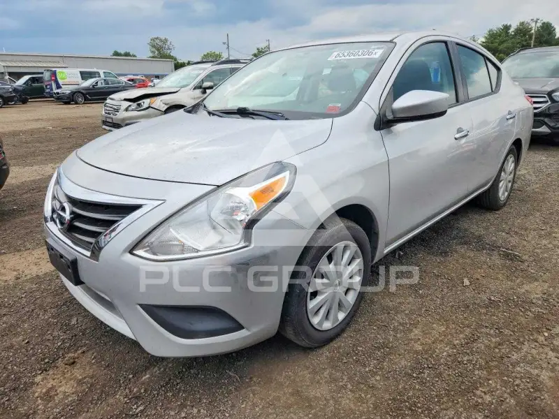 2017 Nissan VERSA photo