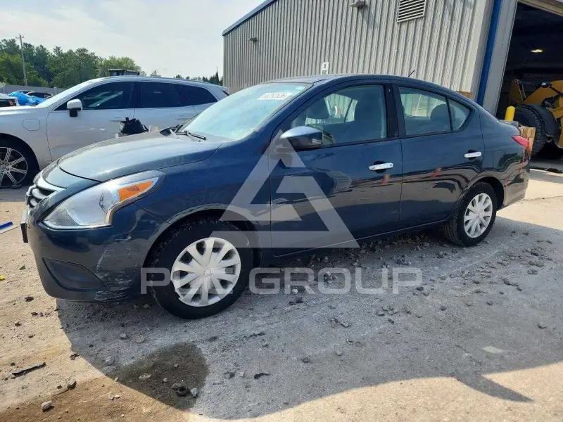 2017 Nissan VERSA фото