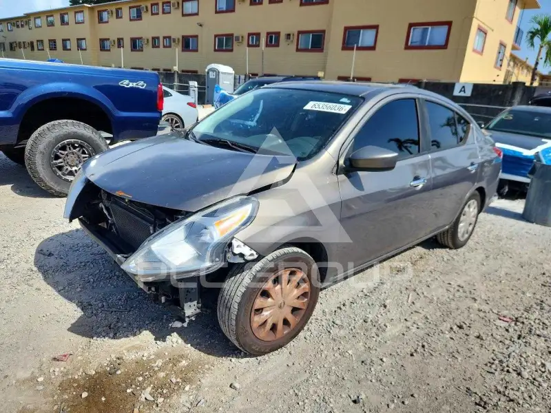 2017 Nissan VERSA photo