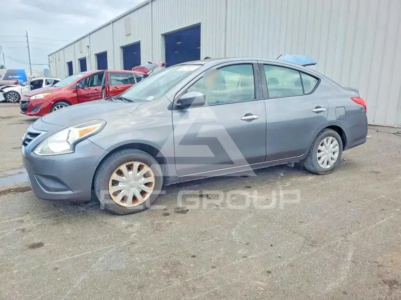 2017 Nissan VERSA фото