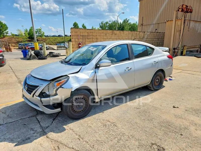 2017 Nissan VERSA фото