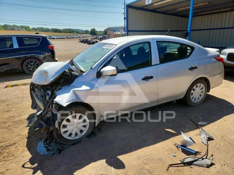 2017 Nissan VERSA photo