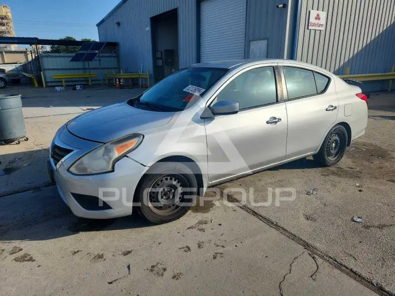 2017 Nissan VERSA фото