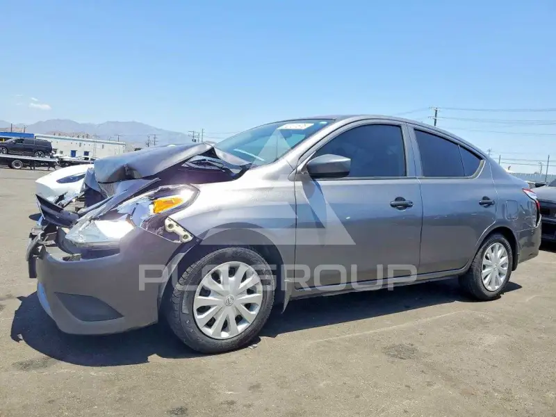 2017 Nissan VERSA фото