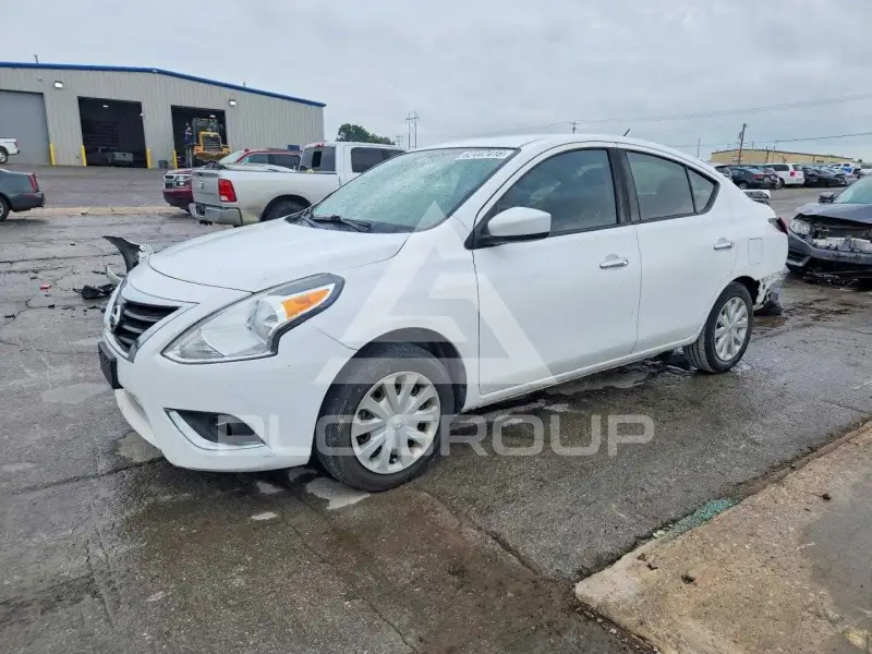 2017 Nissan VERSA photo